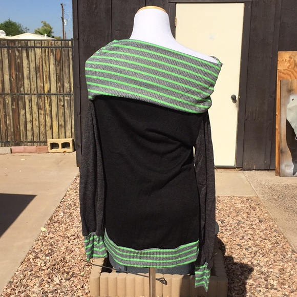Green/Gray Striped Skew Neck Raglan Sleeve Tee - Picture 4 of 4
